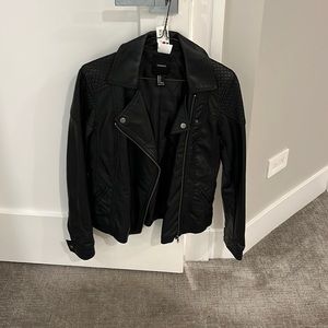Adorable fitted faux leather jacket size S